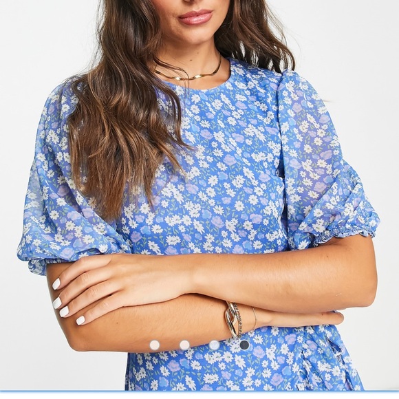 NA-KD frill detail mini dress in blue floral print - Picture 4 of 13